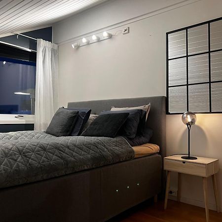 Charming Loft Retreat On Tromso'S Historic Main Street: 3-Minute Stroll To City Square Bagian luar foto